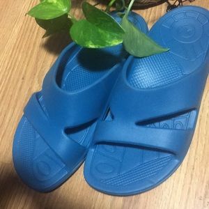 Blue Aetrex Lynco Slides